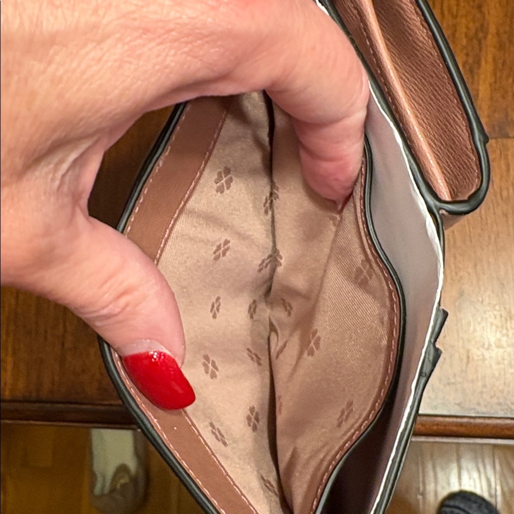 Kate Spade Cream and Black Wallet - Picture 5 of 8
